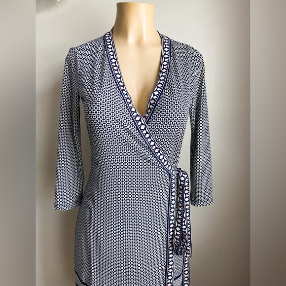 Max Studio Wrap Dress Mix Geometric Printed 3/4 Sleeves Navy Waist Tie Stretch - Picture 4 of 7